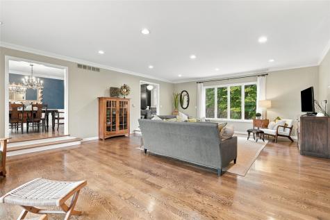 11 Lakeview Drive NE Iowa City IA 52240
