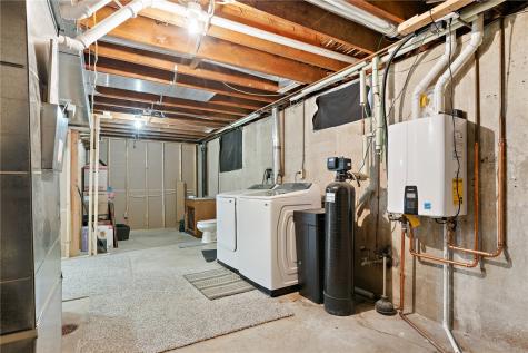 325 Division Street NW Swisher IA 52338