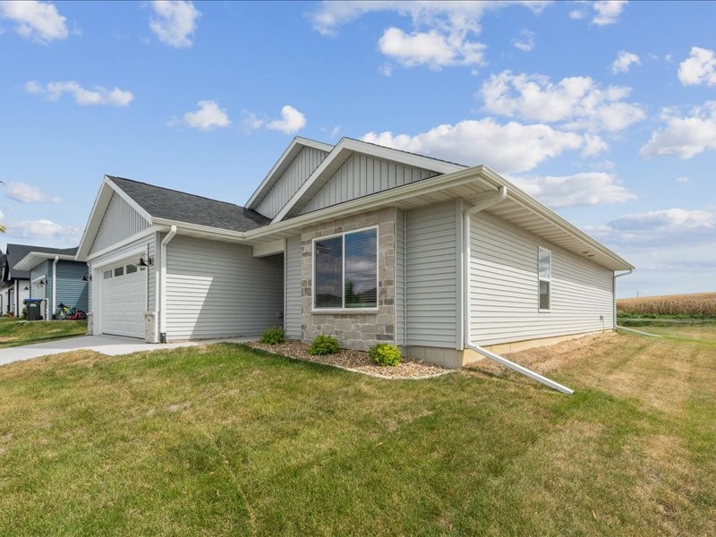 96 Huntington Drive Iowa City IA 52245