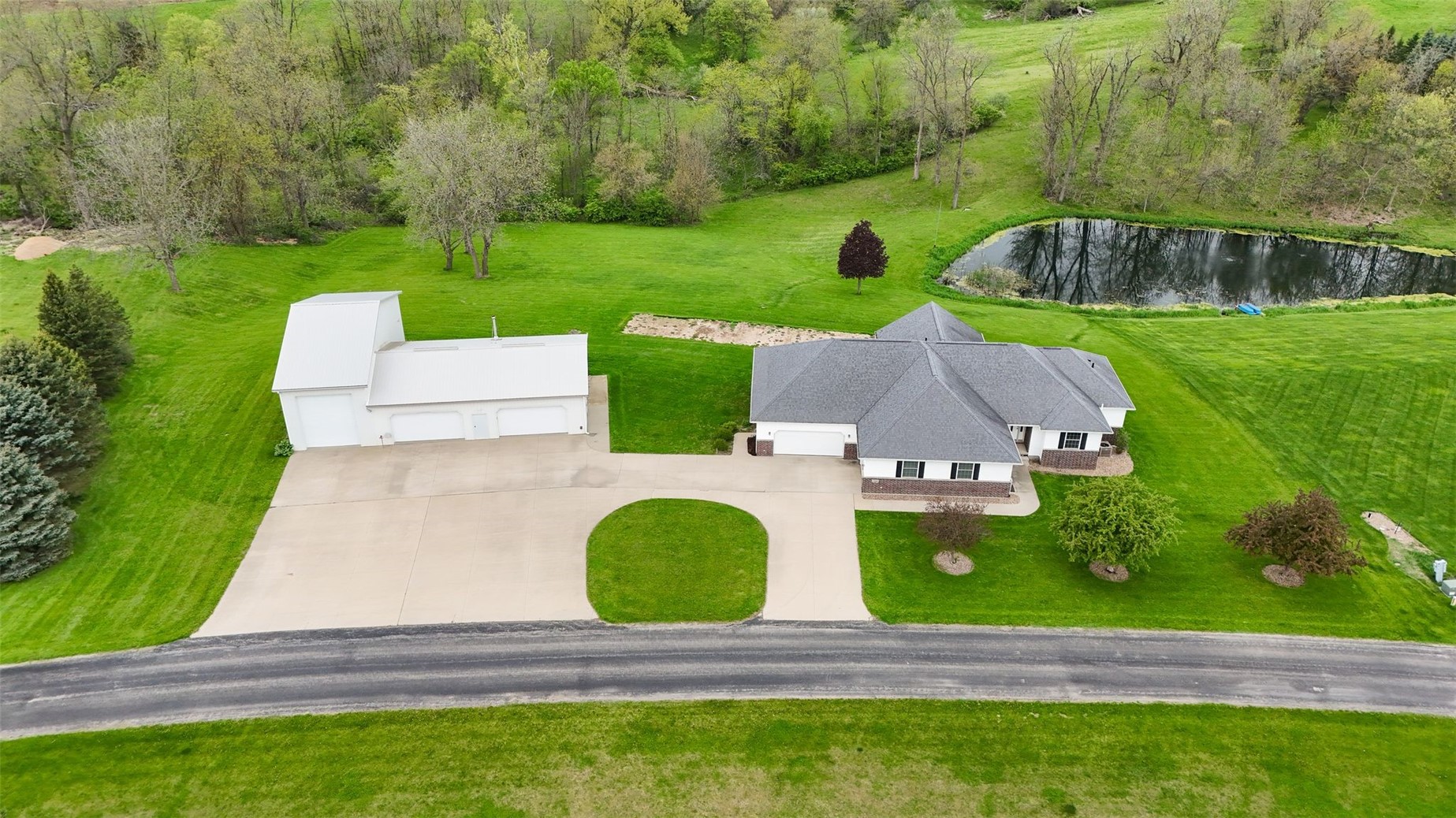 3386 64th Street Palo IA 52324