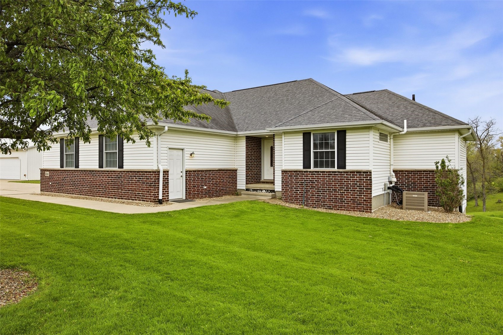 3386 64th Street Palo IA 52324