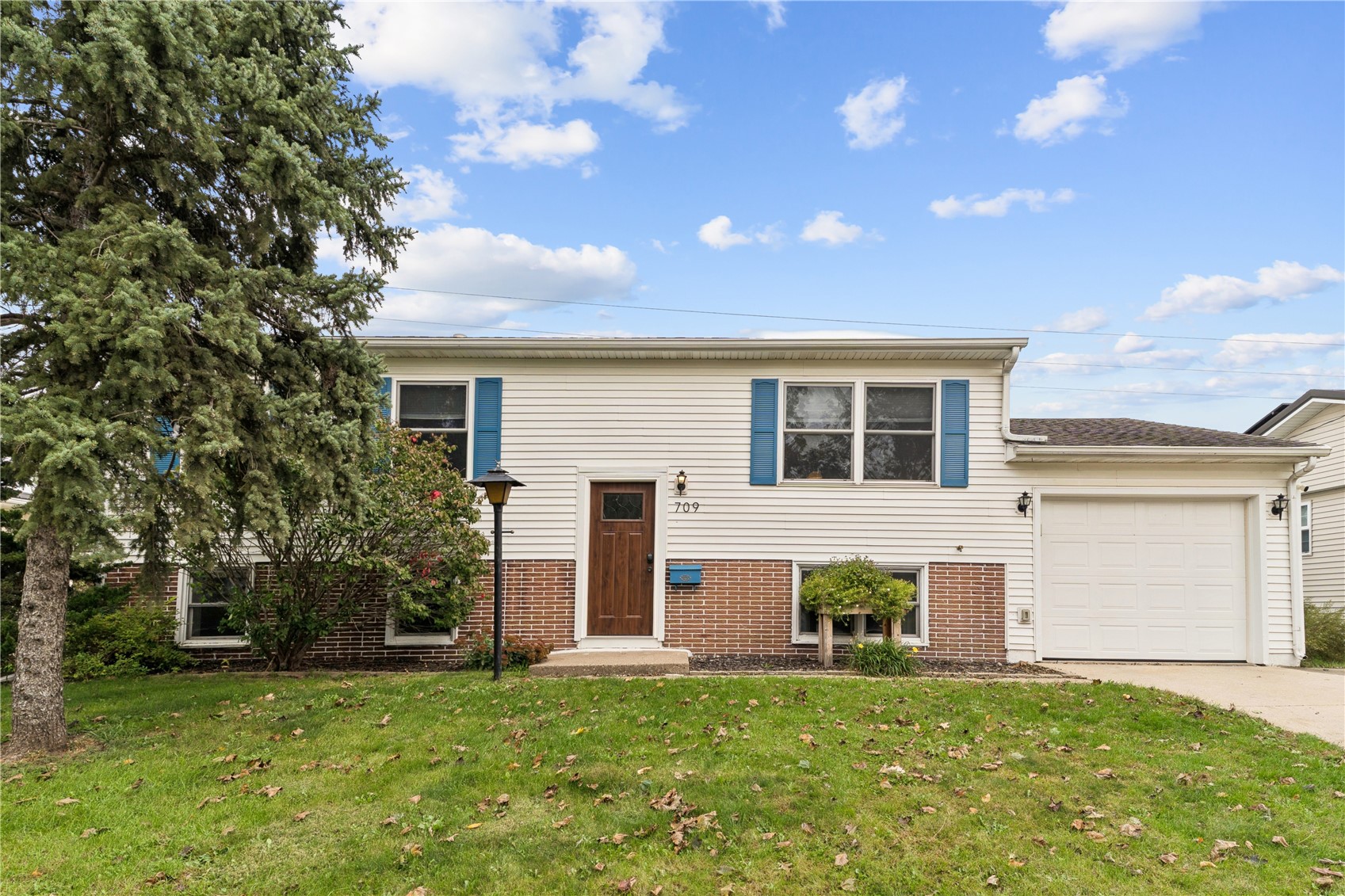 709 Jacolyn Drive NW Cedar Rapids IA 52405