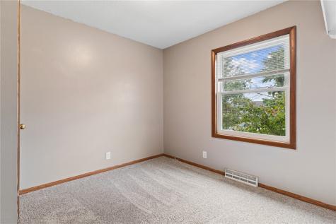 709 Jacolyn Drive NW Cedar Rapids IA 52405