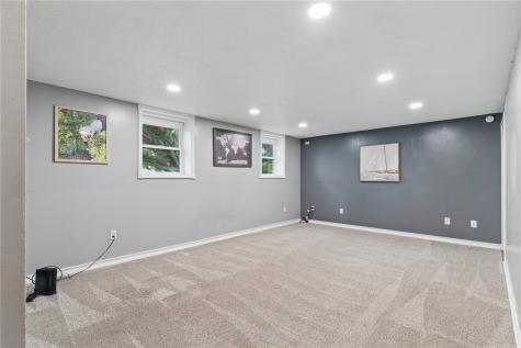 709 Jacolyn Drive NW Cedar Rapids IA 52405