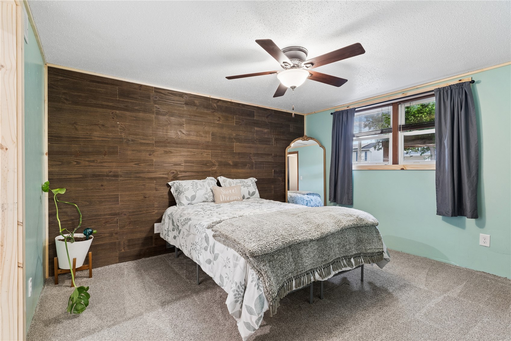 709 Jacolyn Drive NW Cedar Rapids IA 52405