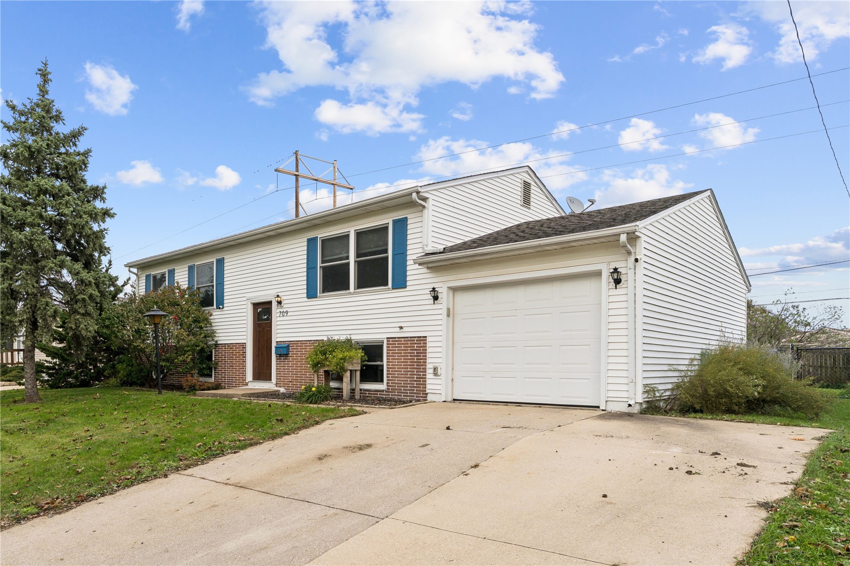 709 Jacolyn Drive NW Cedar Rapids IA 52405