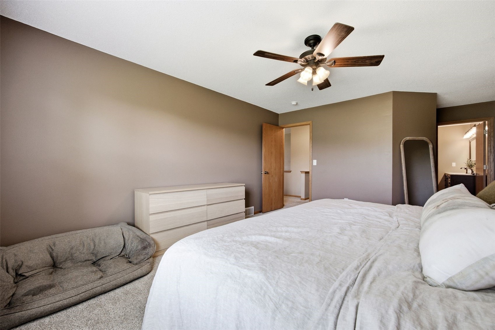 2821 28th Avenue SW Cedar Rapids IA 52404
