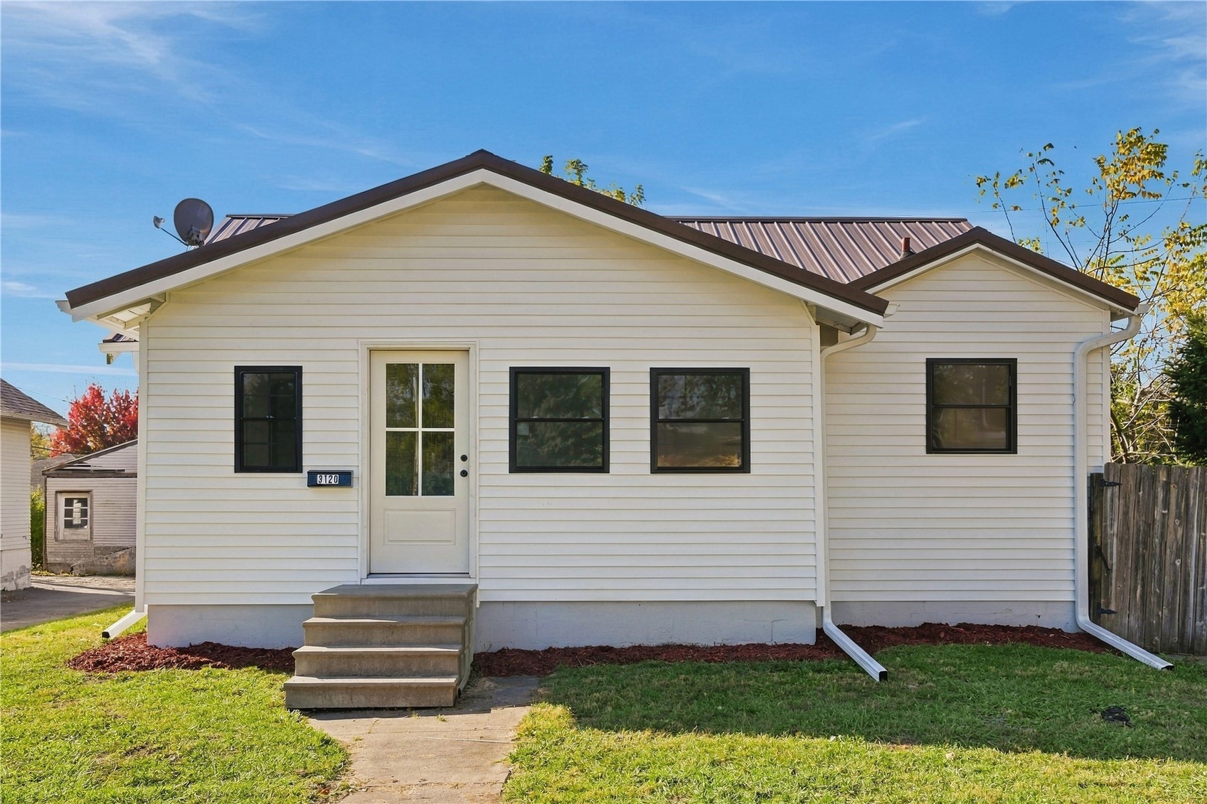 Cedar Rapids IA, 3120 E Avenue NE