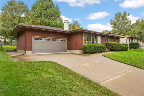 1617 Sierra Drive NE Cedar Rapids IA 52402