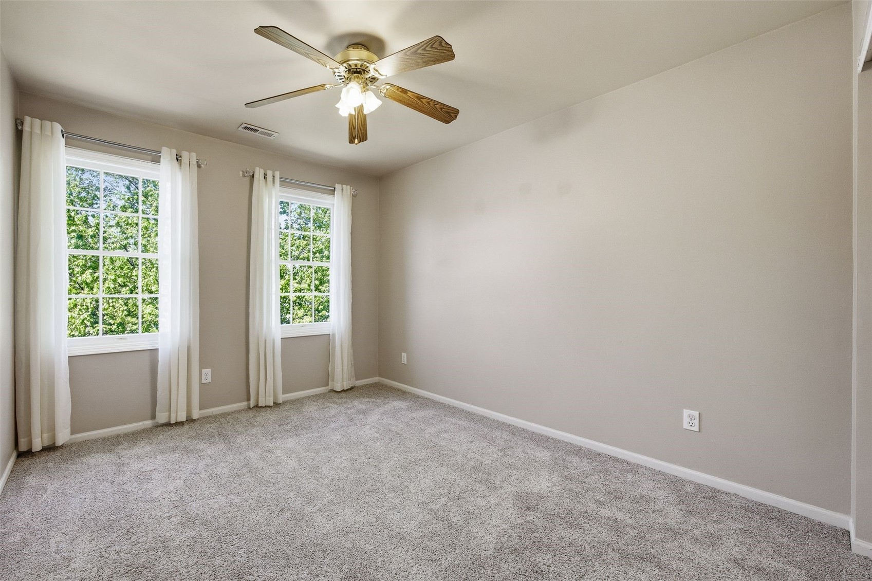 1217 Acacia Drive NE Cedar Rapids IA 52402