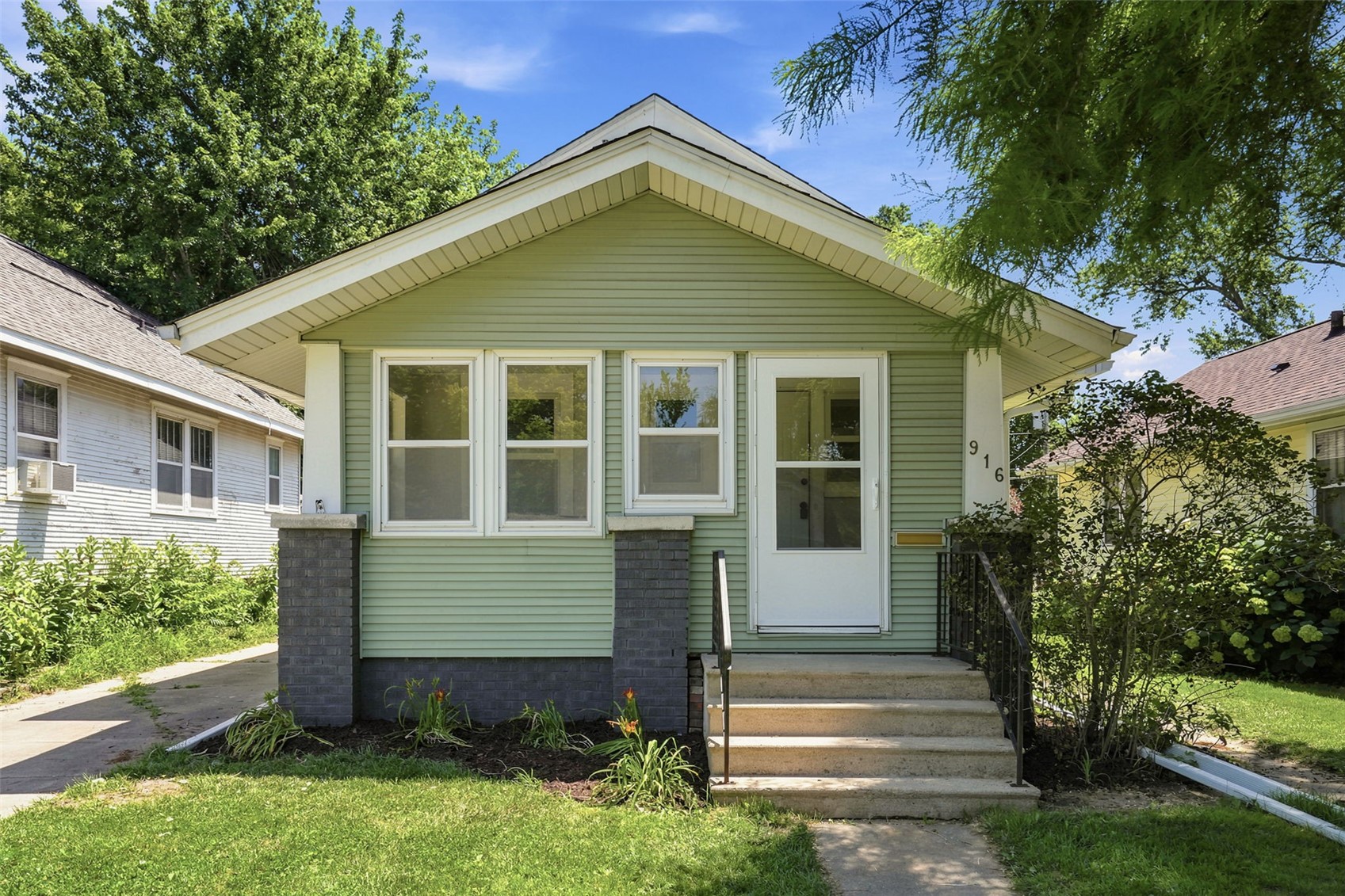 916 Daniels NE Cedar Rapids IA 52402