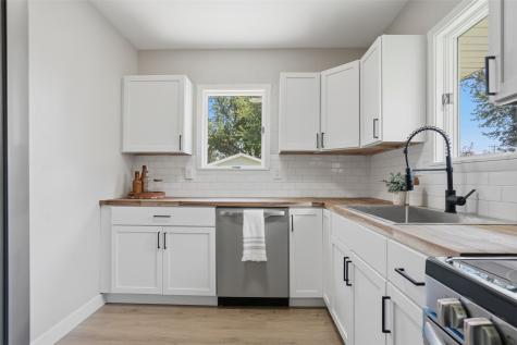 916 Daniels NE Cedar Rapids IA 52402