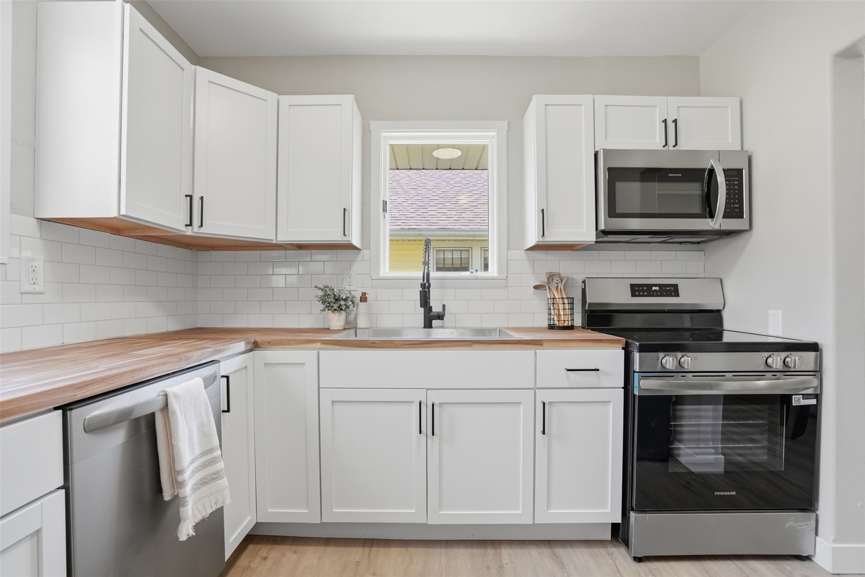 916 Daniels NE Cedar Rapids IA 52402