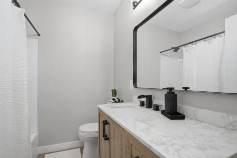 916 Daniels NE Cedar Rapids IA 52402