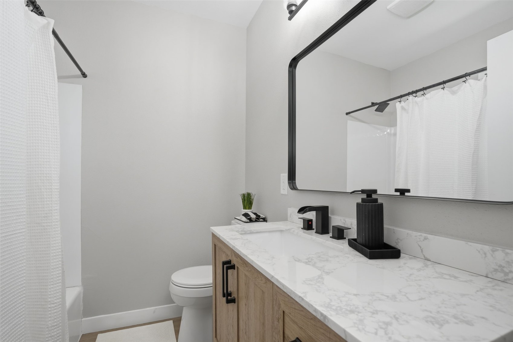 916 Daniels NE Cedar Rapids IA 52402