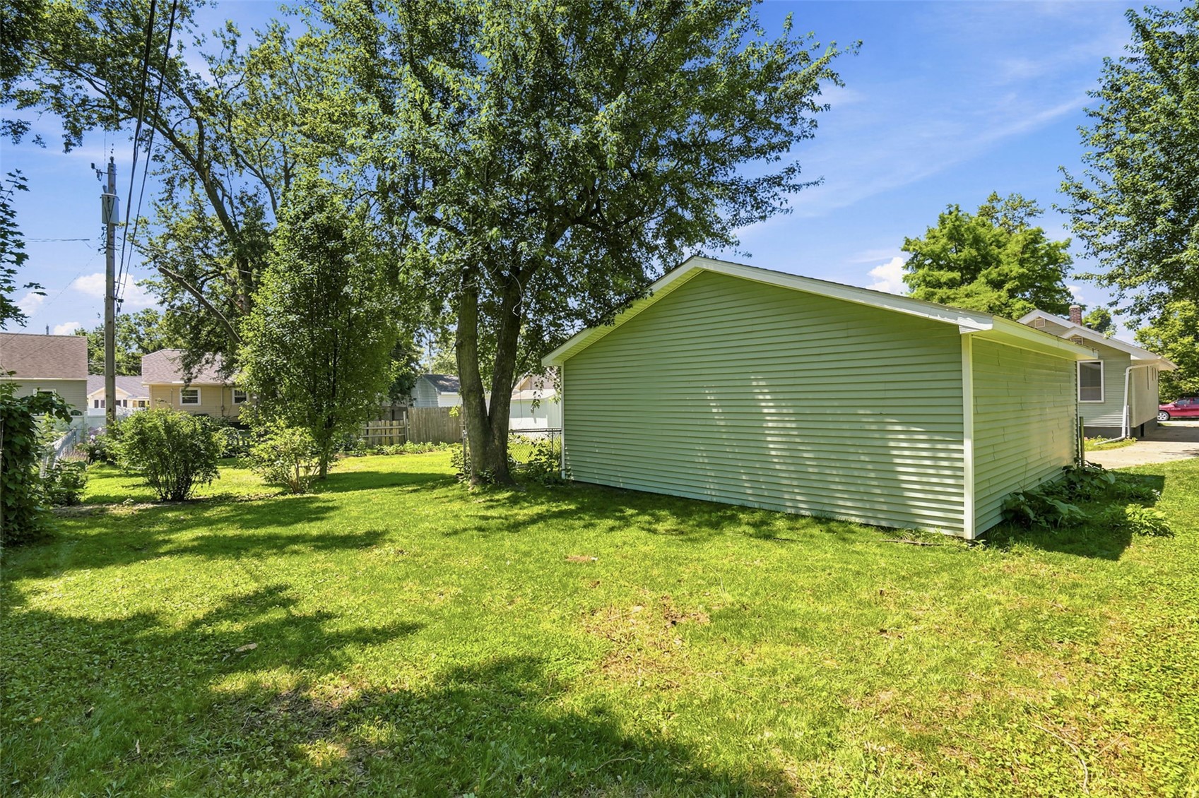 916 Daniels NE Cedar Rapids IA 52402