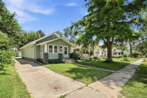 916 Daniels NE Cedar Rapids IA 52402