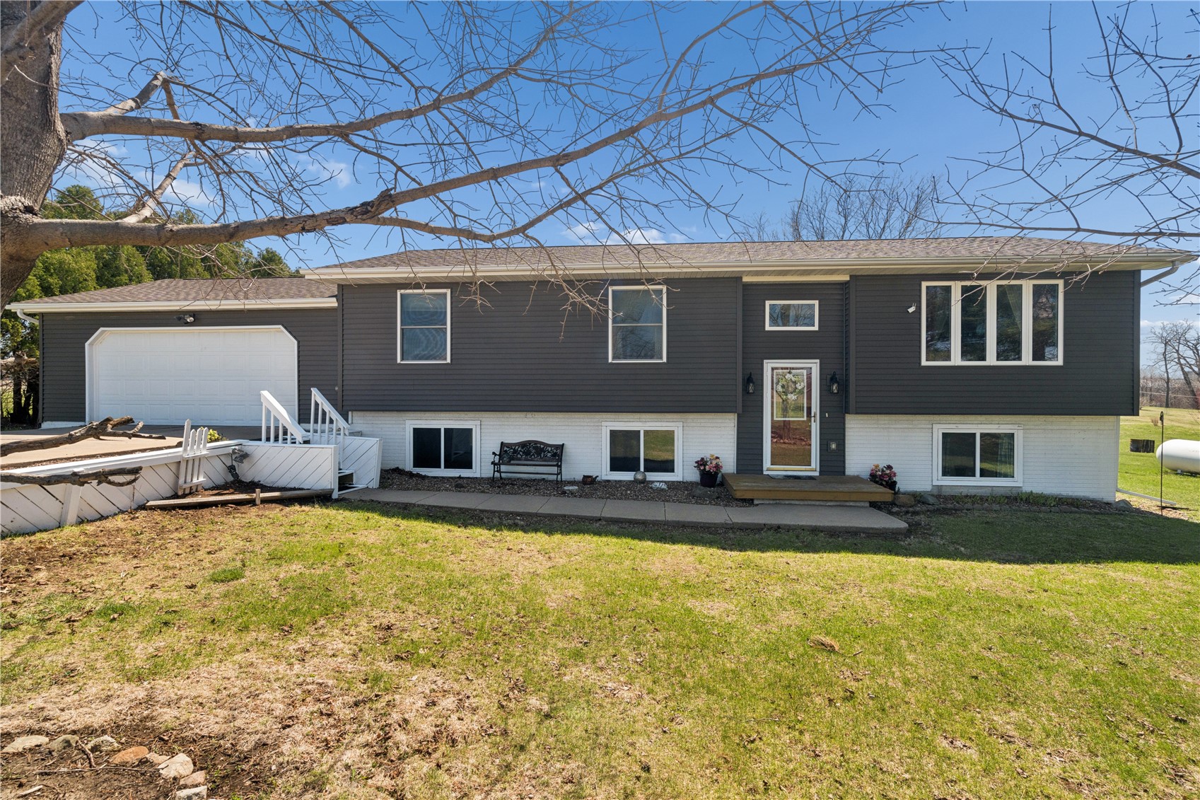 2425 Kenway Boulevard SW Cedar Rapids IA 52404