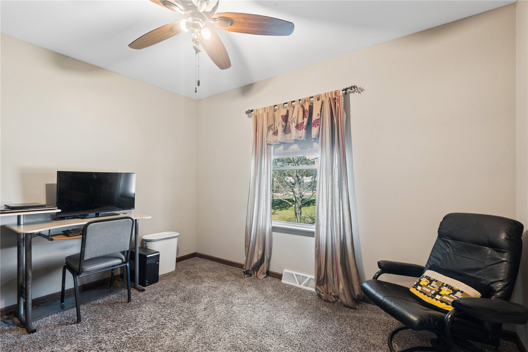 2425 Kenway Boulevard SW Cedar Rapids IA 52404