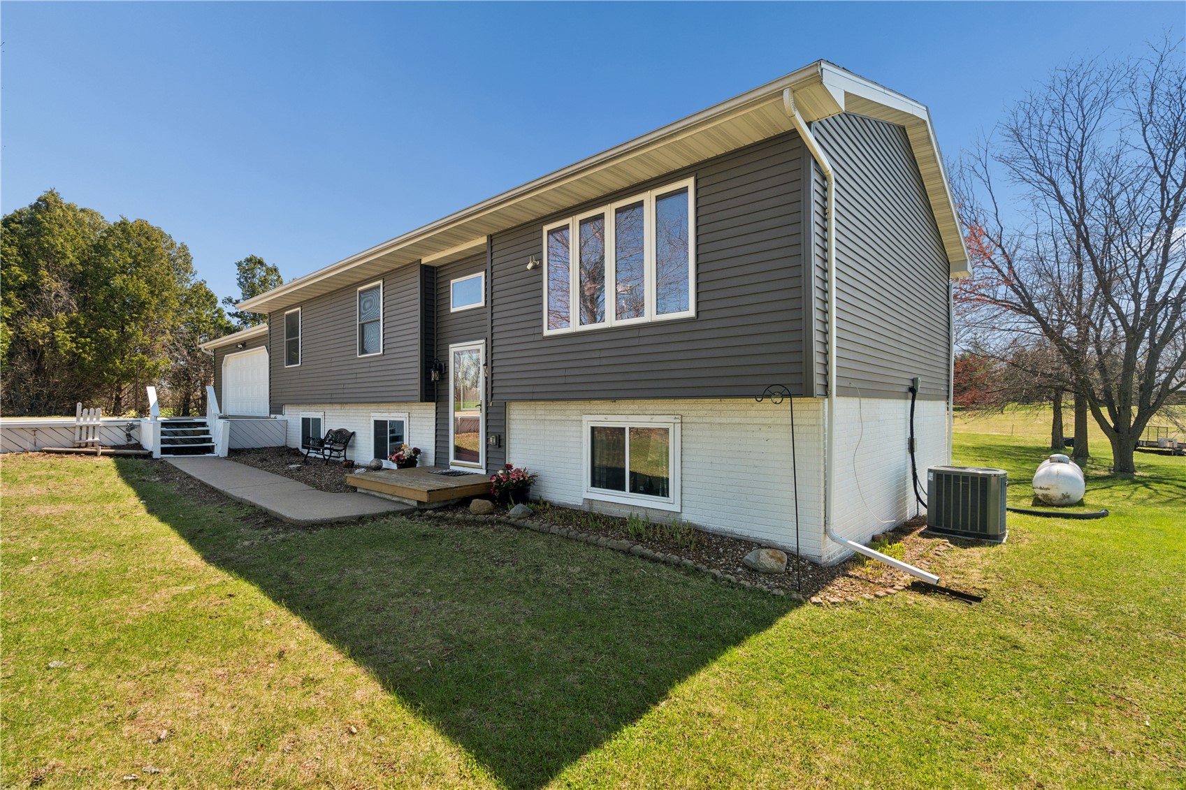 2425 Kenway Boulevard SW Cedar Rapids IA 52404