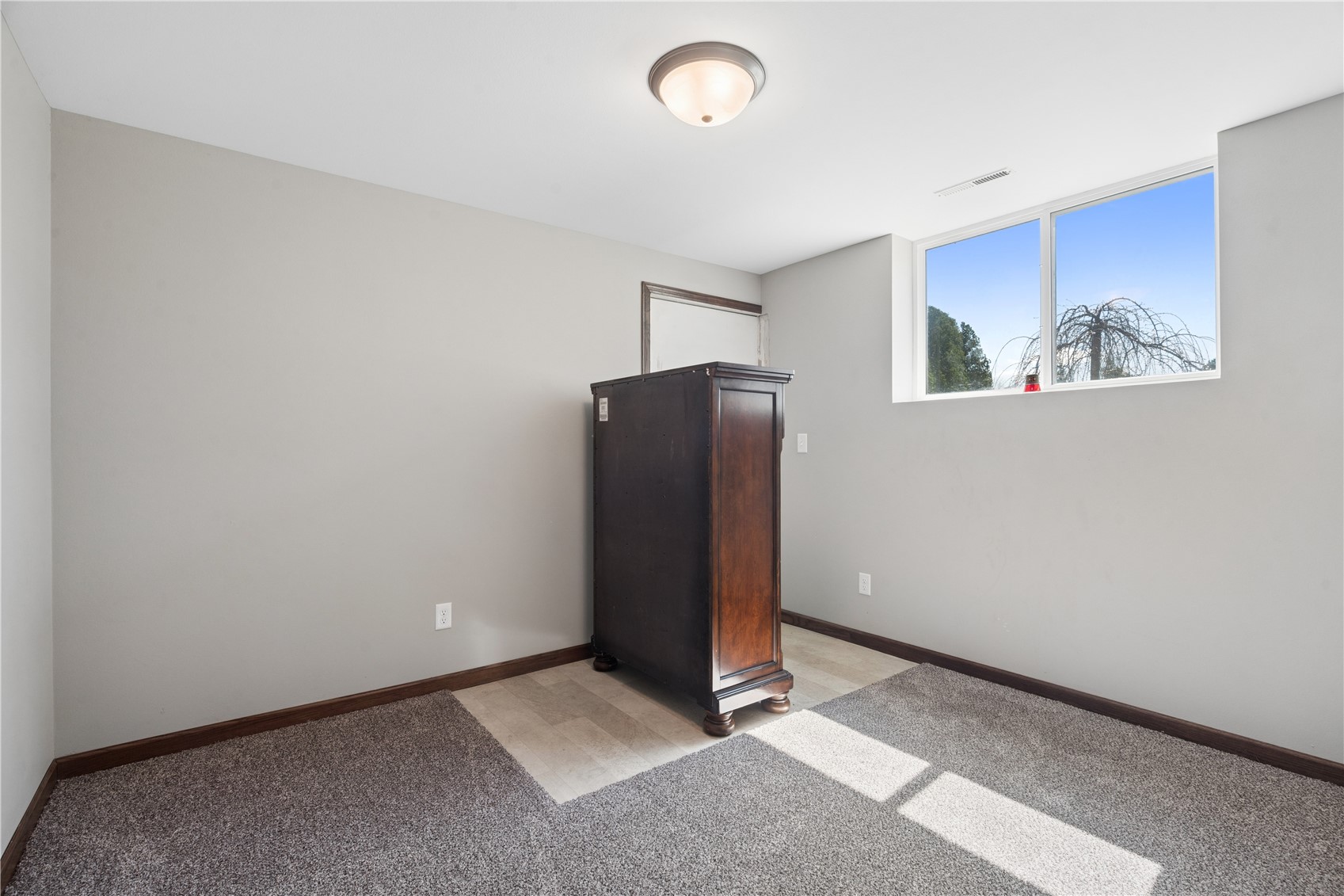 2425 Kenway Boulevard SW Cedar Rapids IA 52404