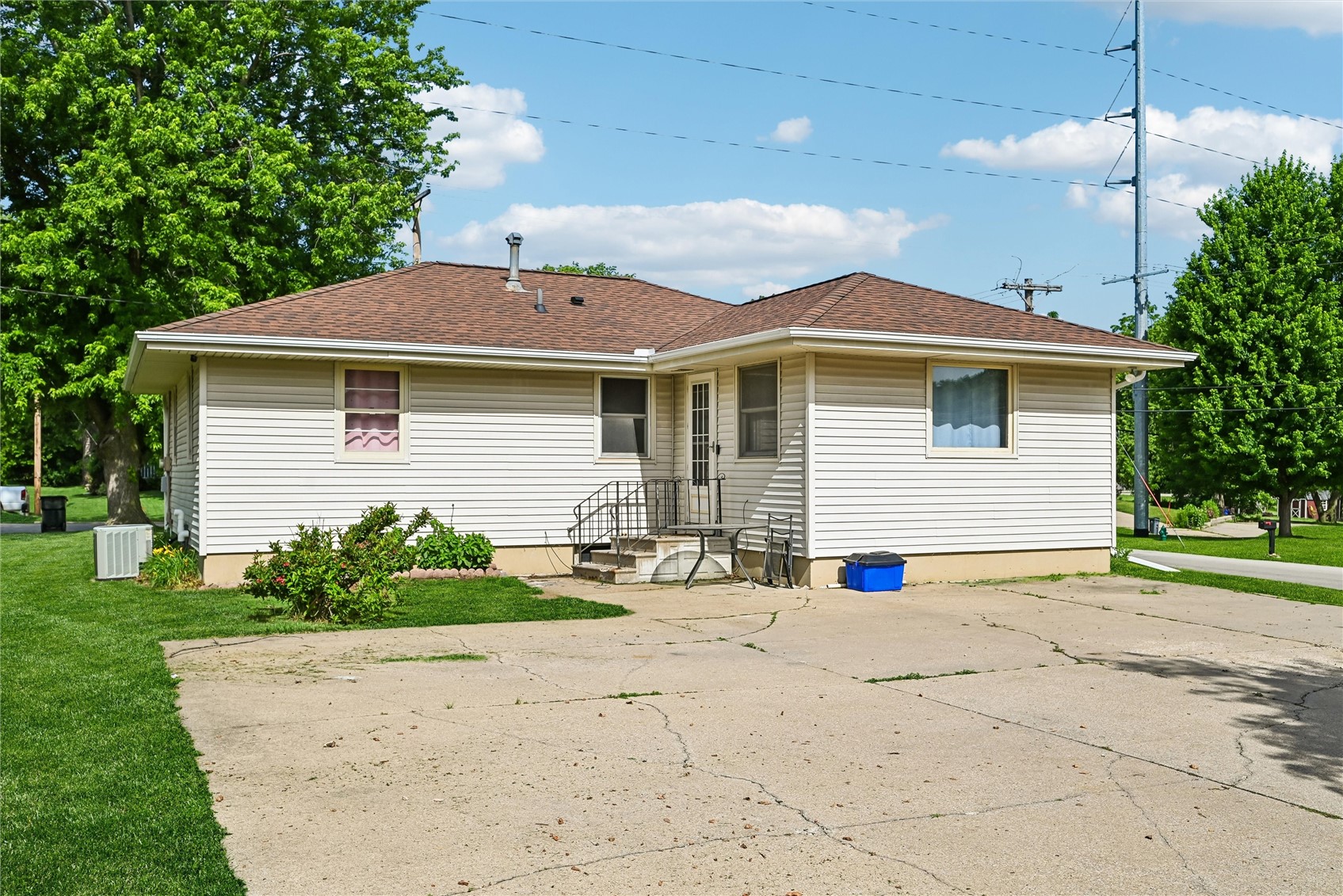 467 18th Street NW Cedar Rapids IA 52405