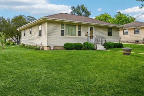 467 18th Street NW Cedar Rapids IA 52405