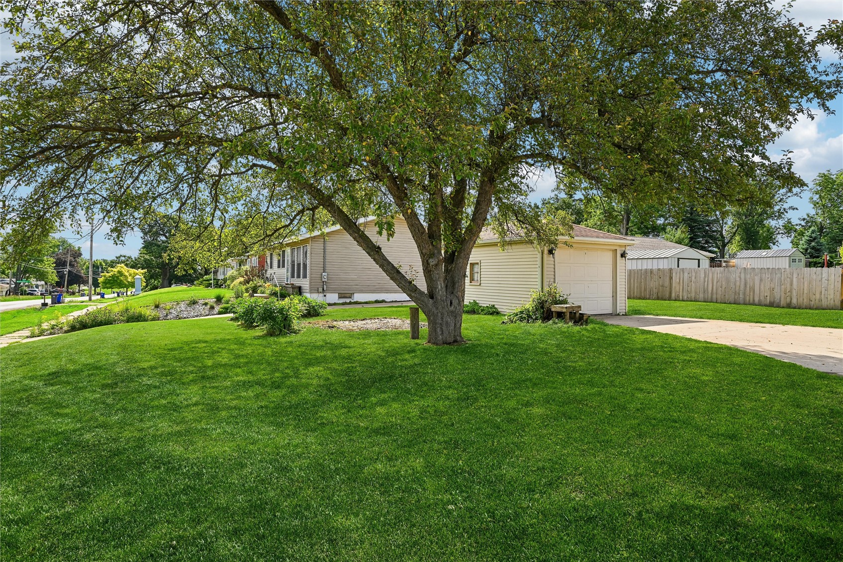 467 18th Street NW Cedar Rapids IA 52405