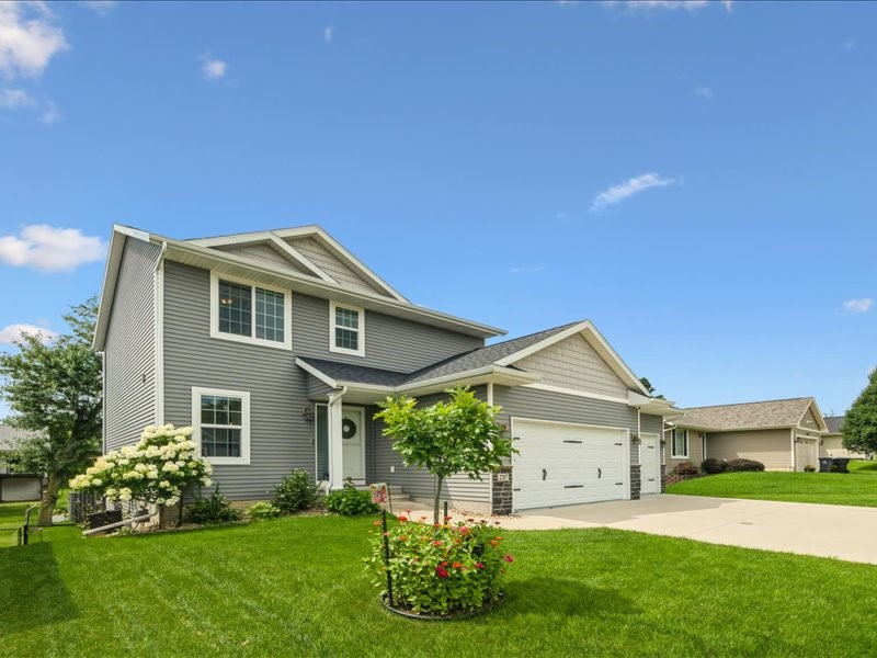 Cedar Rapids IA, 2207 Shady Grove Road SW