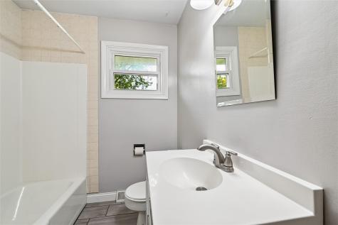3113 Clover Drive SW Cedar Rapids IA 52404