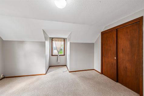 3113 Clover Drive SW Cedar Rapids IA 52404