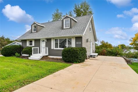 3113 Clover Drive SW Cedar Rapids IA 52404