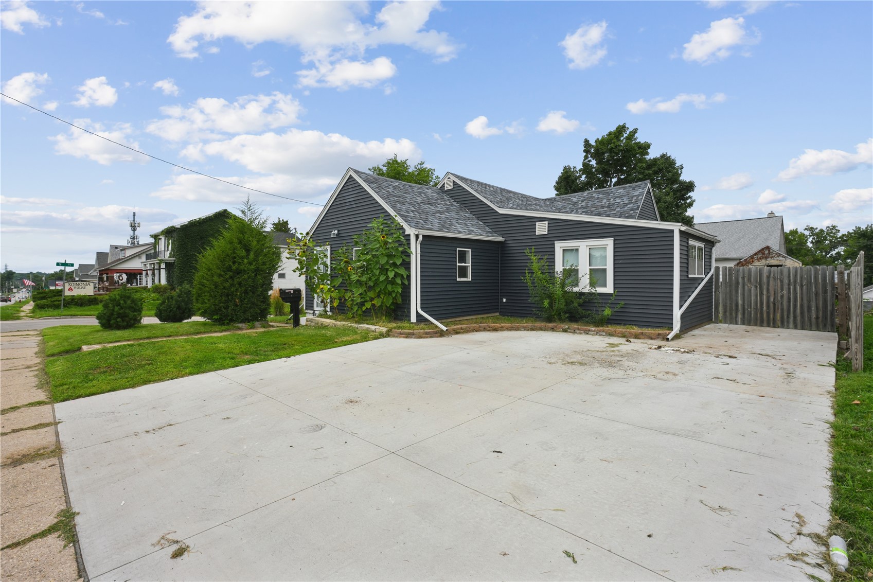 908 8th Avenue Marion IA 52302