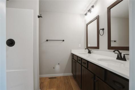 1814 Shady Grove Road SW Cedar Rapids IA 52404