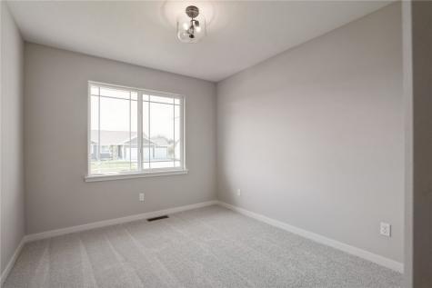 1814 Shady Grove Road SW Cedar Rapids IA 52404