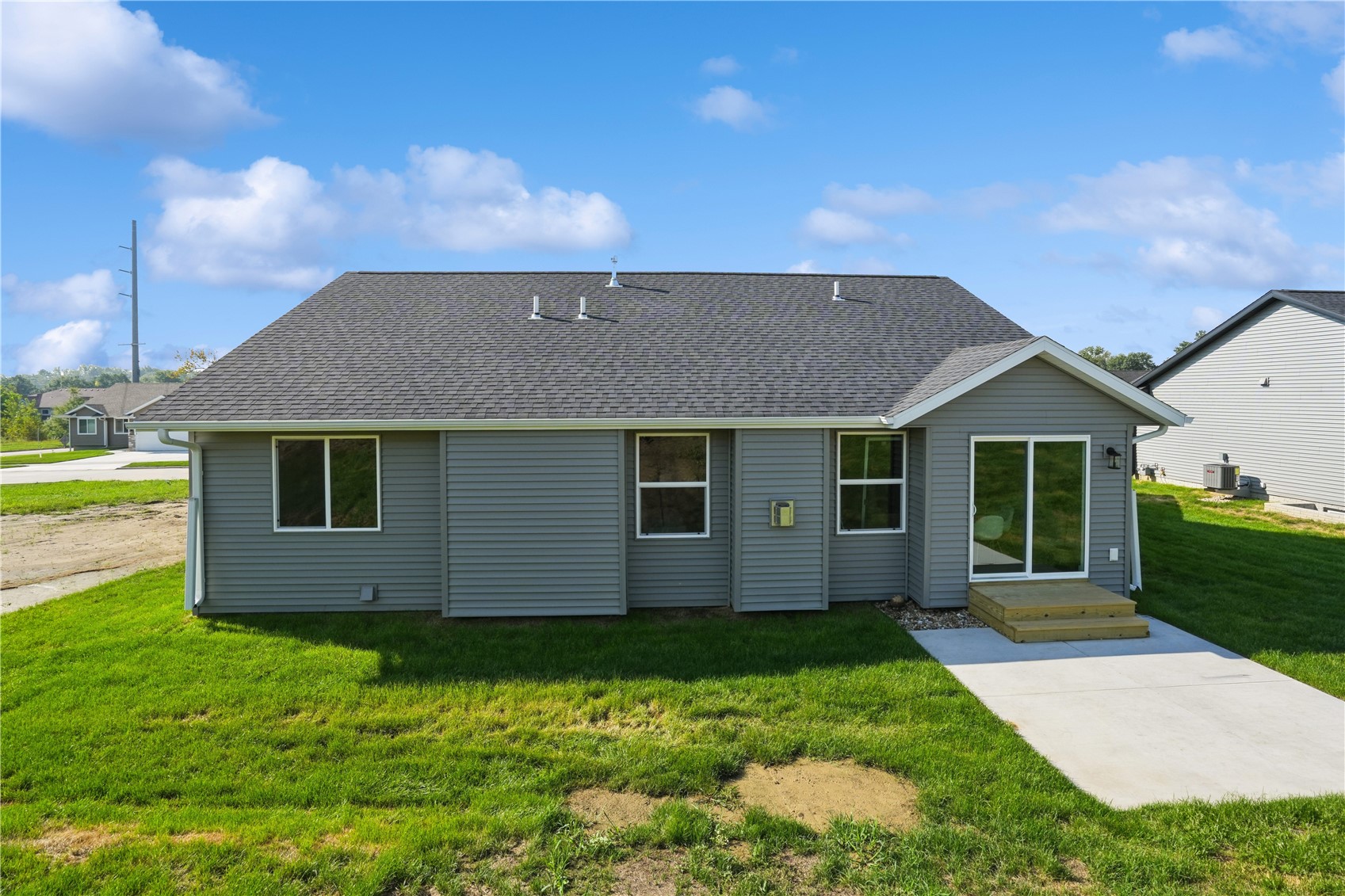 1814 Shady Grove Road SW Cedar Rapids IA 52404