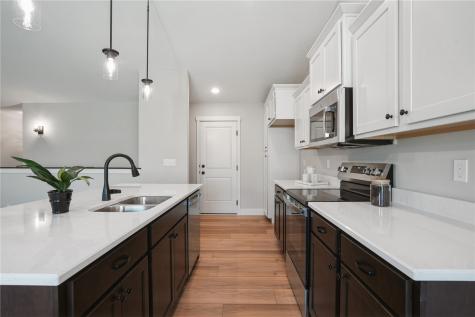1814 Shady Grove Road SW Cedar Rapids IA 52404