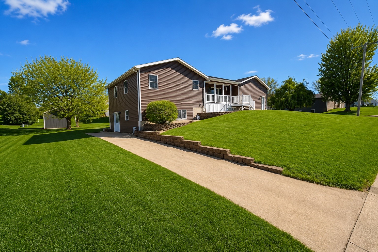 740 W 6th Street Monticello IA 52310