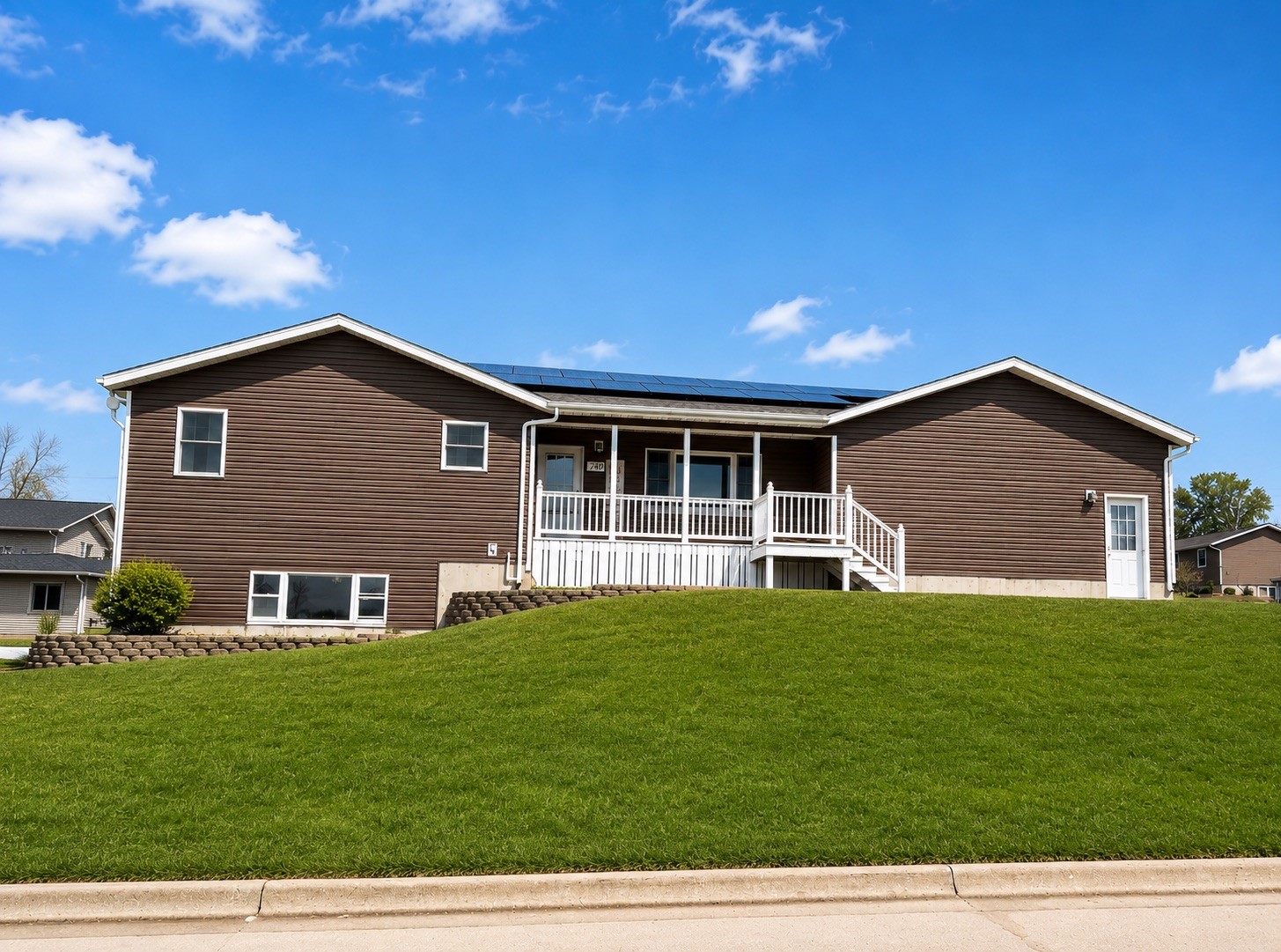 740 W 6th Street Monticello IA 52310