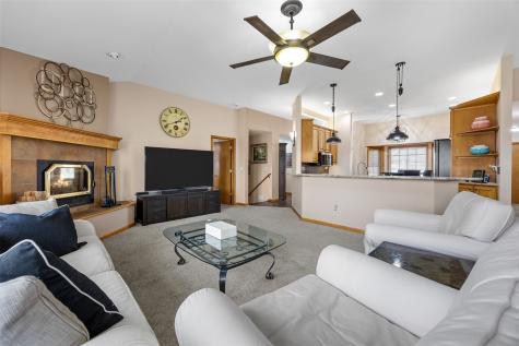 327 Hillview Drive SE Mt Vernon IA 52314