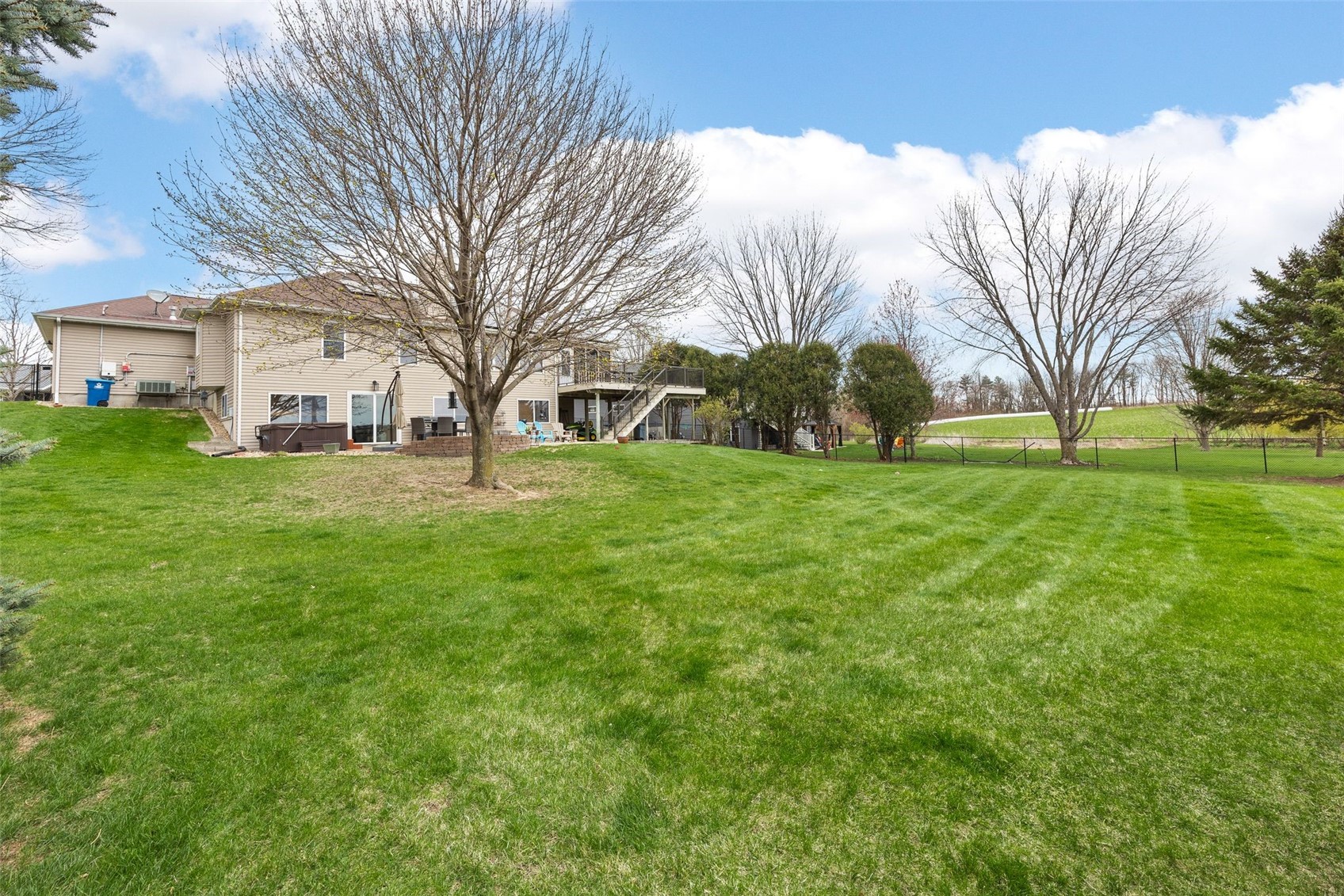 327 Hillview Drive SE Mt Vernon IA 52314