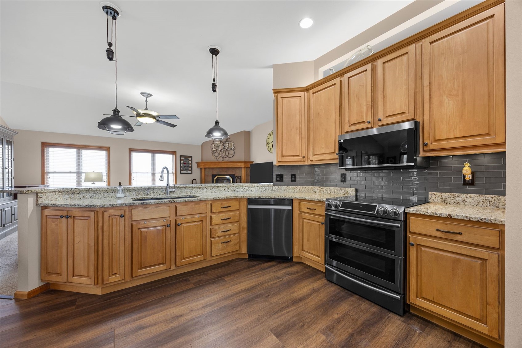 327 Hillview Drive SE Mt Vernon IA 52314