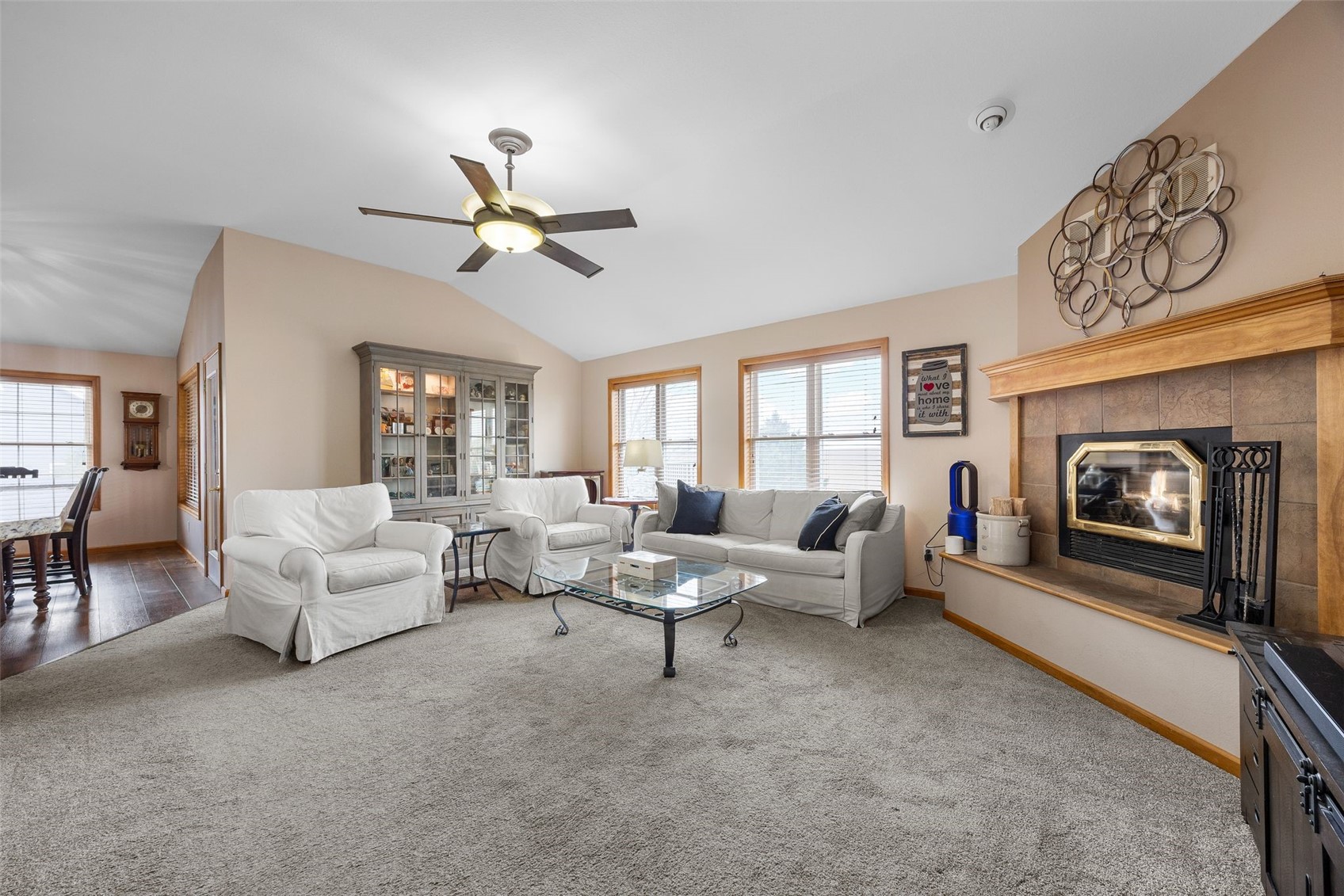 327 Hillview Drive SE Mt Vernon IA 52314