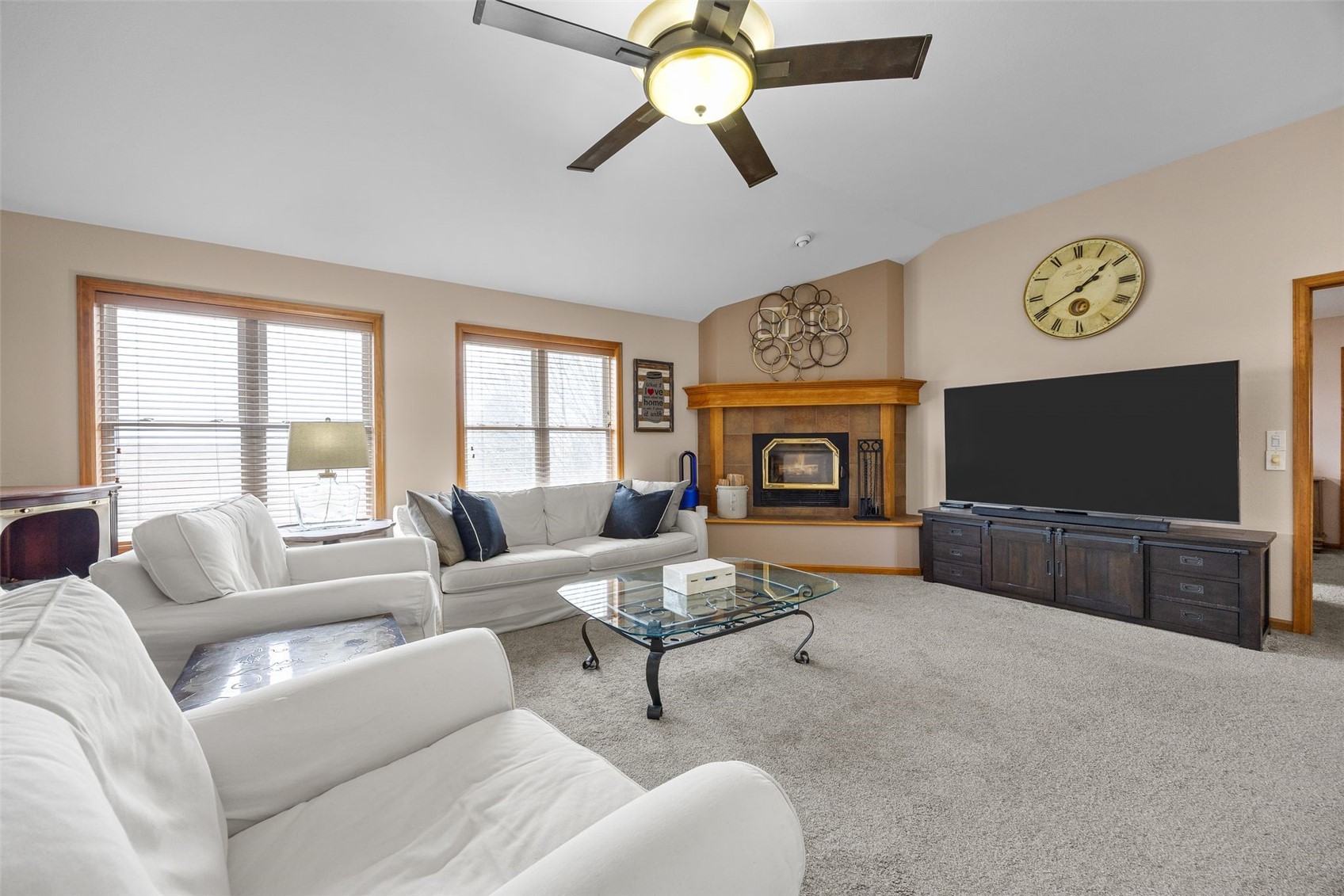 327 Hillview Drive SE Mt Vernon IA 52314