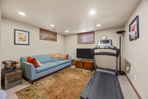2148 Blake Boulevard SE Cedar Rapids IA 52403