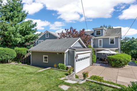 2148 Blake Boulevard SE Cedar Rapids IA 52403