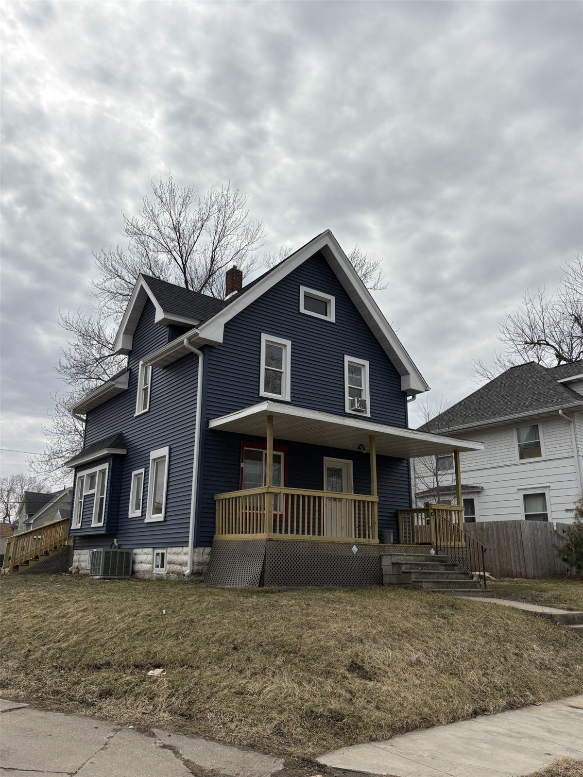 353 7th Avenue SW Cedar Rapids IA 52404