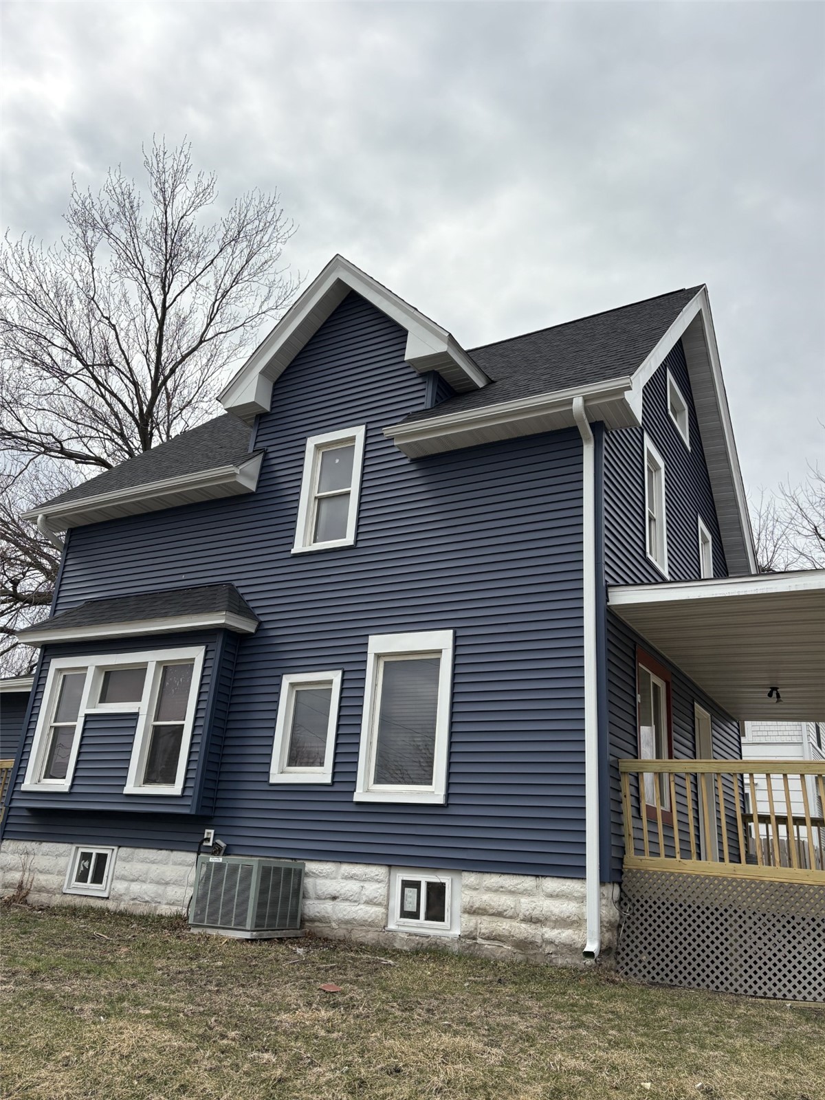 353 7th Avenue SW Cedar Rapids IA 52404