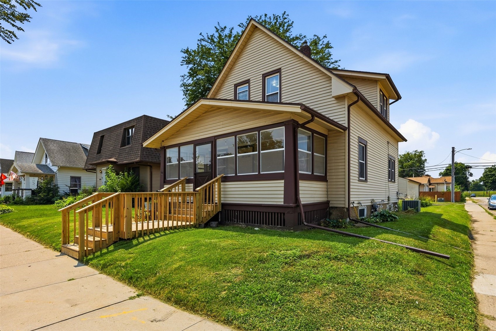 1802 J Street SW Cedar Rapids IA 52404