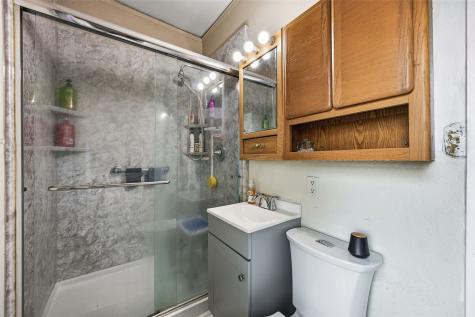 1802 J Street SW Cedar Rapids IA 52404